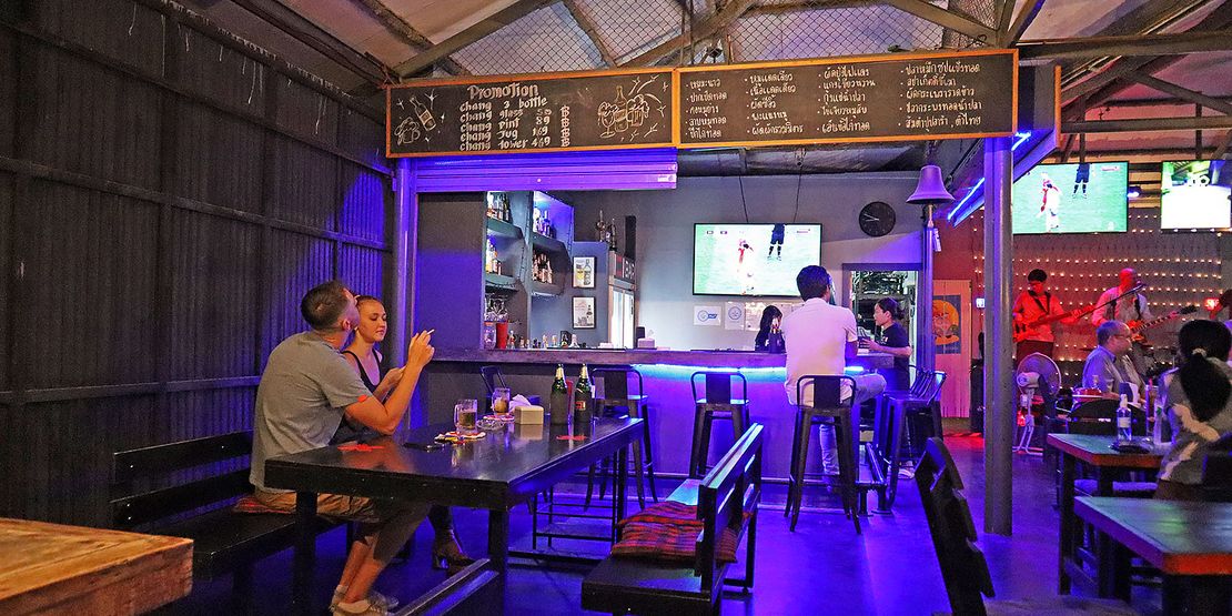101 Food & Drink: A Sophisticated Sports Bar in Bangkok252