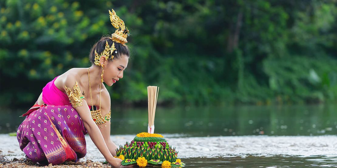 Holidays in Thailand: Celebrating Loy Krathong with Lights and Blessings493