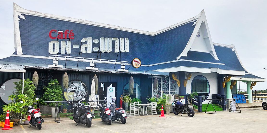 Cafe on Saphan: A Fantastic Place at Chalomkhawithi Bridge in Chonburi239