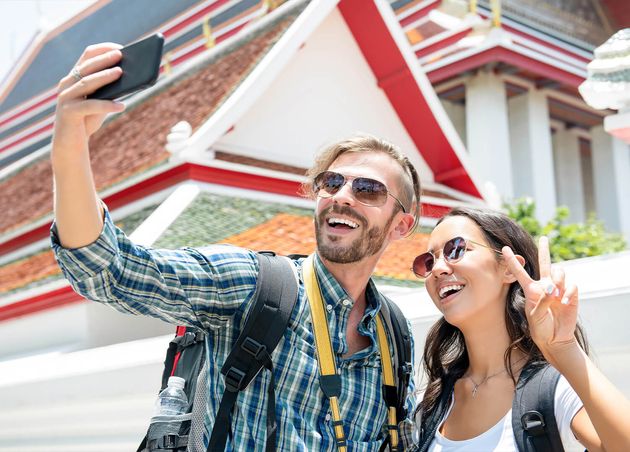 Tourist Couple Taking Selfie Thai Temple Vacations Thailand