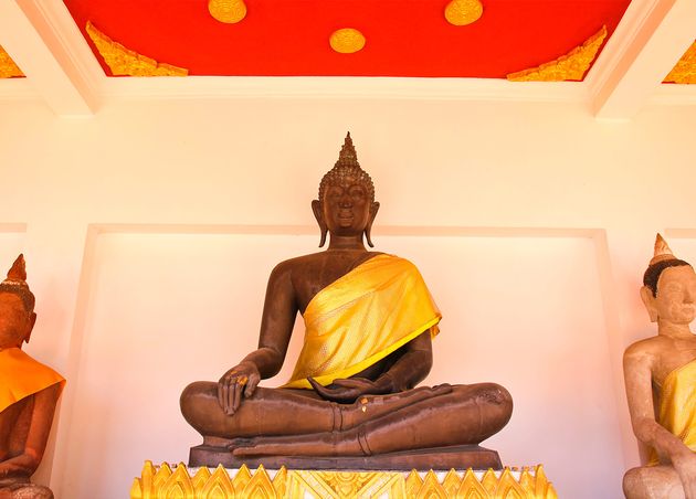 Estatua Da Buda Em Wat Phra Mahathat Ratchaburi Tailandia