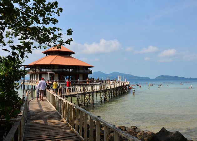 Classic Building Harbour Quayside Wooden Walkway Bridge Koh Chang Island Gulf Thailand Thai People Foreign Travelers Walk Travel Visit Rest Relax May 28 2011 Trat Thailand