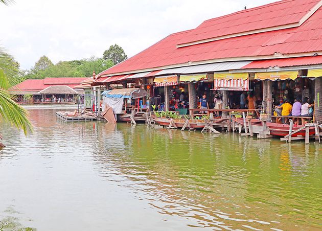 Sam Phan Nam Floating Market in Hua Hin 4