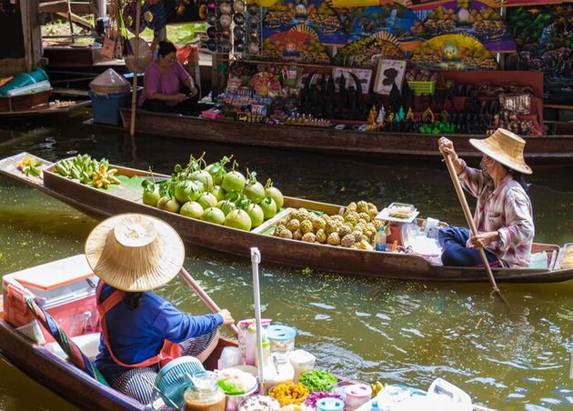 People Damnoen Saduak Floating Market Bangkok Thailand