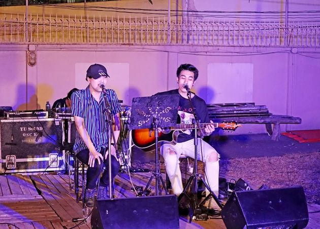 A Band performing in ARTBOX Thailand, A Creative Night Market in Bangkok