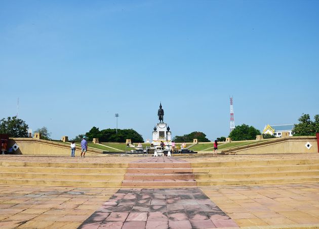 King Somdet Phra Narai Maharat Great Statue Ramathibodi Iii Monument Roundabout Thai People Travelers Travel
