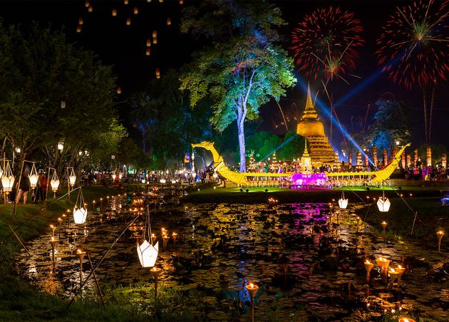 Beautiful Firework Reflection Old Pagoda Loy Krathong Festival Sukhothai Thailand Amazing Historic Town Colorful City