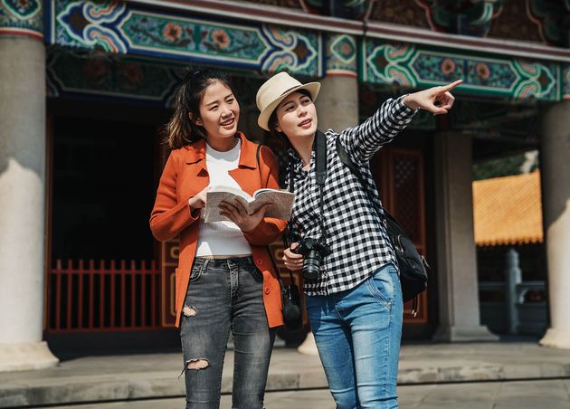 Top 10 Things Chinese Should Know when Visiting Thailand Chinese Pavilion Gate Background Young Girls Travelers Sightseeing Beijing History Confucius Temple China Hodling Guide Book Discussing about Information Female Tourists Point Finger Showing