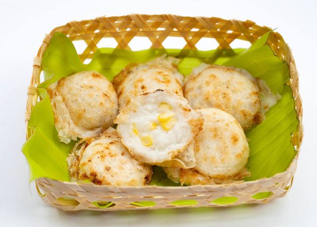 Khanom Krok (ขนมครก Coconut Pancakes)_Top 10 Best Breakfast Dishes in Thailand (And How to Make Them) from Tle (Hungry Bear) of The Bear Travel