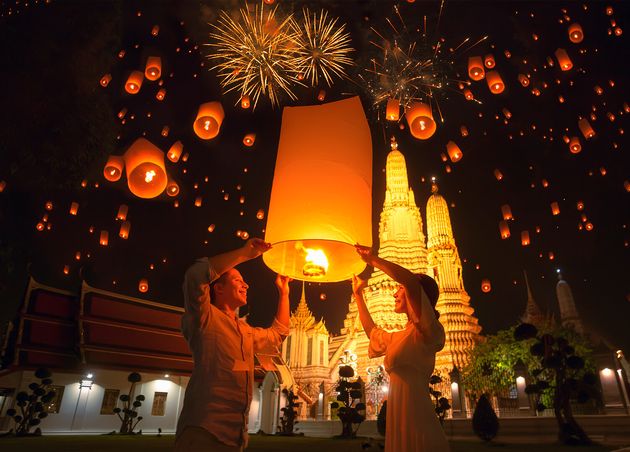Traveler Couple Enjoy Yeepeng Floating Lantern Loi Kratong Festival Arun Temple