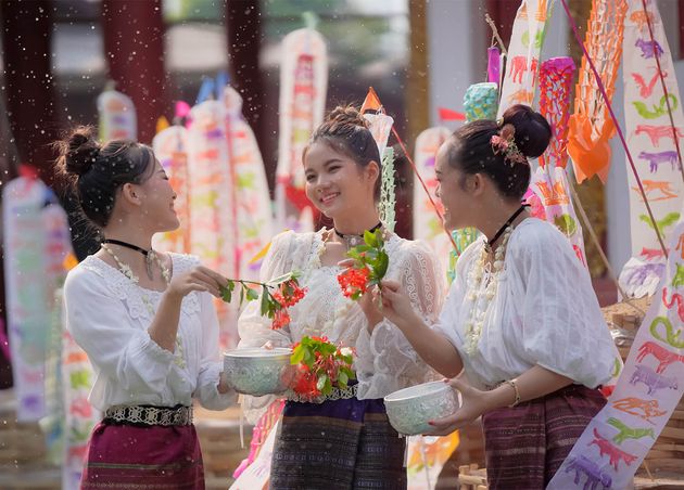Asian Thai Girls Splash Water Songkran Tradition Thai Lanna Chiang Mai Province Thailand