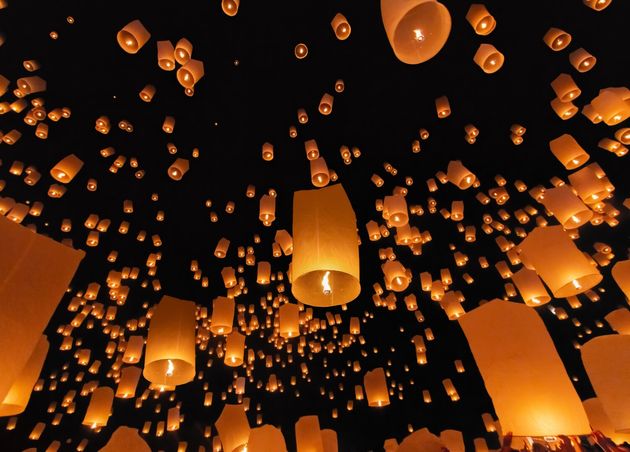 Tourist Floating Sky Lanterns Loy Krathong Festival Chiang Dao Thailand