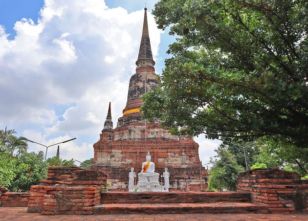 Buddha flanked by Sariputta and Moggallana_Wat Yai Chai Mongkhon in Ayutthaya