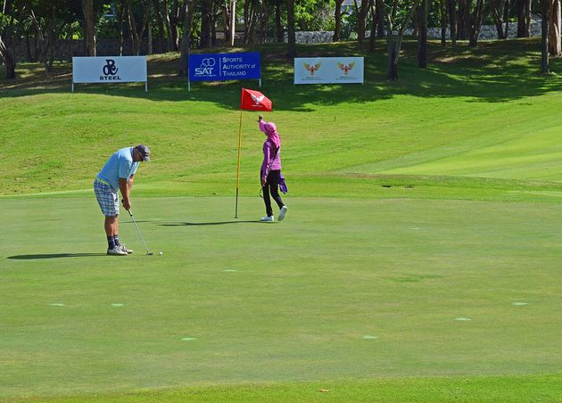 Playing Golf in Thailand_Top 10 Main Reasons Why a Thailand Holiday is Amazing from D (Big Bear) of The Bear Travel