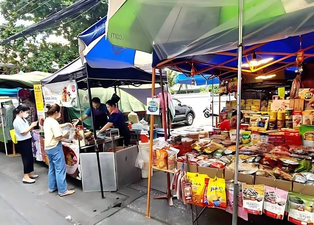 Lalai Sap Market (ตลาดละลายทรัพย์)_Silom's Finest: Top 10 Activities to Explore in Bangkok's District from D (Big Bear) of The Bear Travel