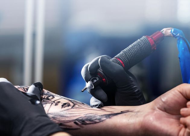 Close up Tattoo Artist Tattoos Black Tattoo with Paint Tattoo Fill out Tattoo Circuit Tatto