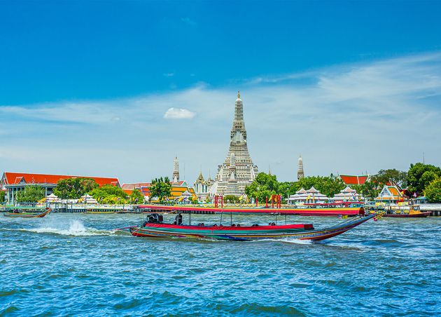 Blick auf den Fluss Chao Phraya vom Boot Tempel Wat Arun Ältester Tempel Bangkok