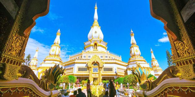The Beauty of Phra Maha Chedi Chai Mongkol in Roi Et