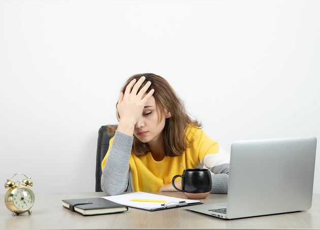 Photo Female Office Worker Sitting Desk with Laptop Clipboard High Quality Photo