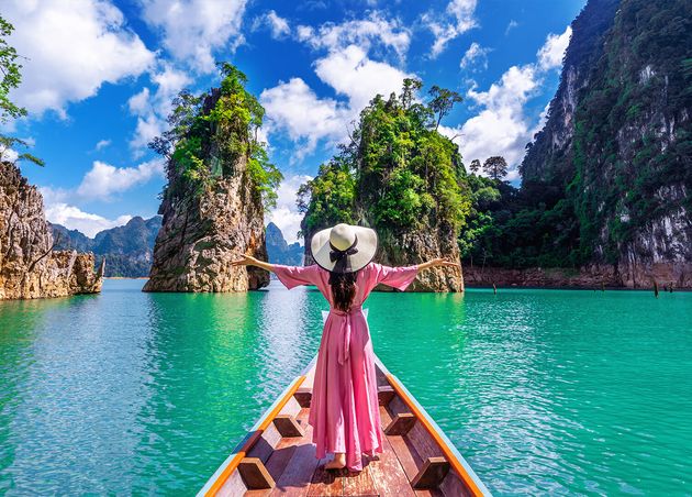 Beautiful Girl Standing Boat Looking Mountains Ratchaprapha Dam Khao Sok National Park Surat Thani Province Thailand