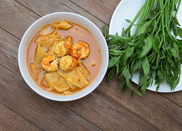 Southern Thai Spicy Sour Yellow Curry with Shrimps Prawns Gaaeng Leuuang