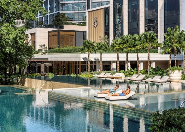 Four Seasons Hotel_Top 10 Best and Most Popular Hotels to Book in Bangkok from Tle (Hungry Bear) of The Bear Travel