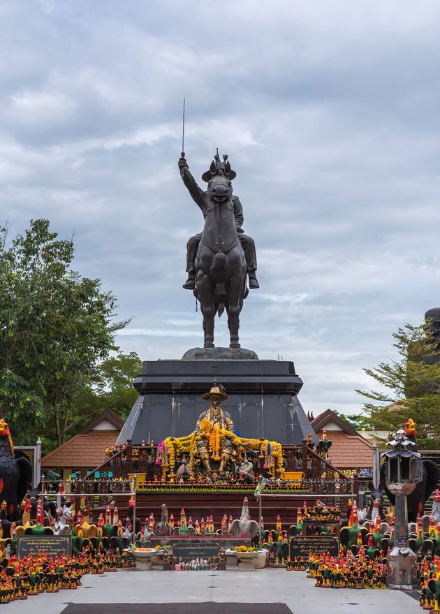 Statue King Taksin Wat Huay Mongkol Hua Hin
