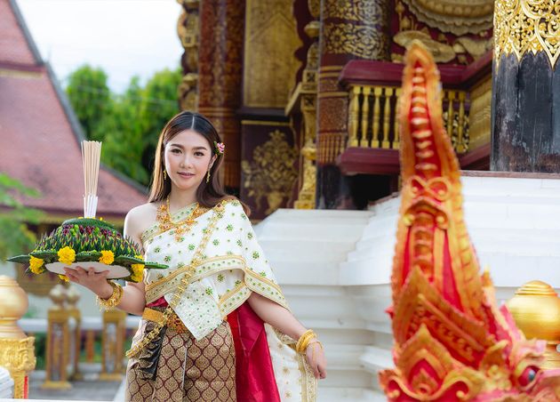 Beautiful Woman Thai Traditional Outfit Smiling Standing Temple