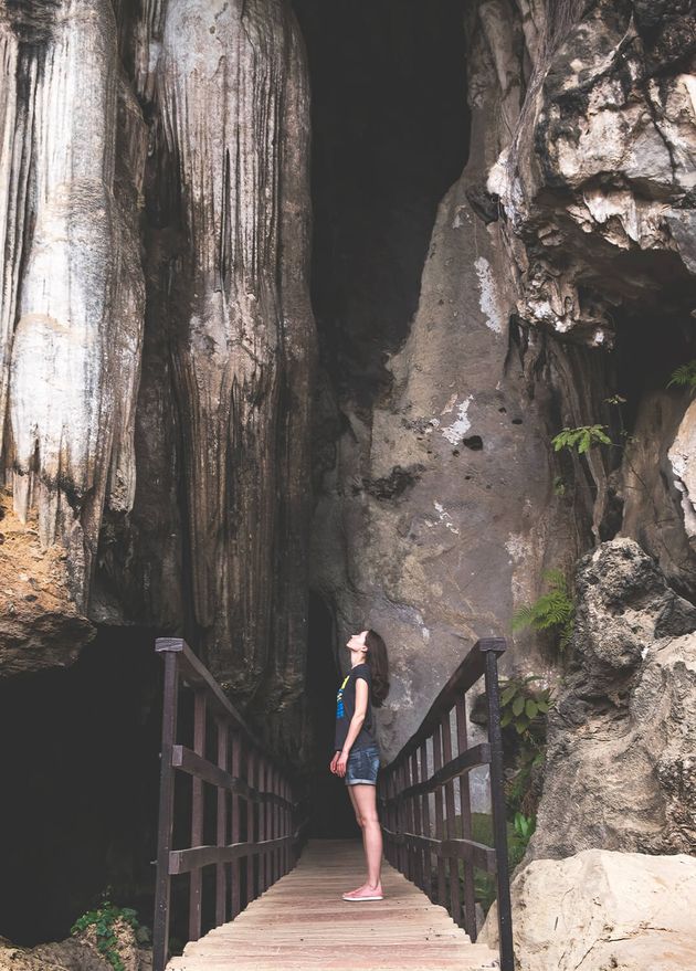 Girl Standing Front Big Ancient Cave Krabi Province Thailand