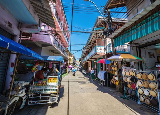 Chanthaburi Thailand Unacquainted Tourist Walking Old Town