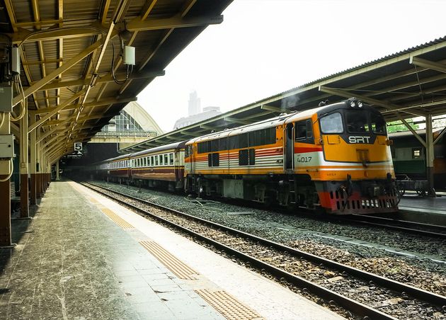 Old Diesel Train Running Reconnect Platform Railway Station Hua Lamphong Bangkok