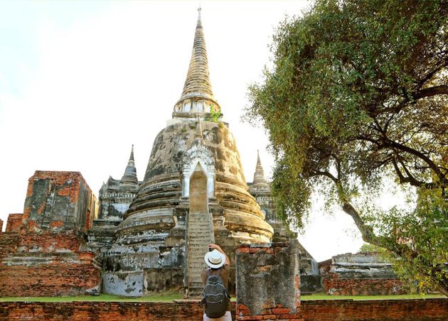 Visitor Taking Photos Wat Phra Si Sanphet Temple Ayutthaya Historical Park Thailand