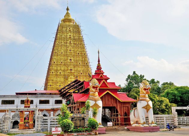 Stupa in Bodh Gaya in Kanchanaburi 3