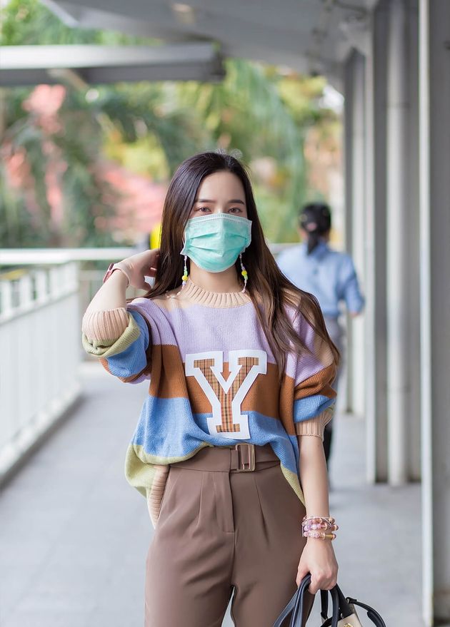 Beautiful Asian Woman Walking City Wear Colorful Sweaters Long Hair Medical Masks