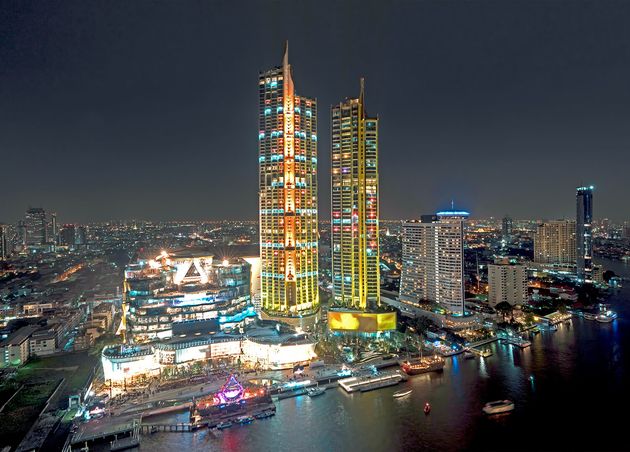 Iconsiam River Side Department Store Presenting Light Show