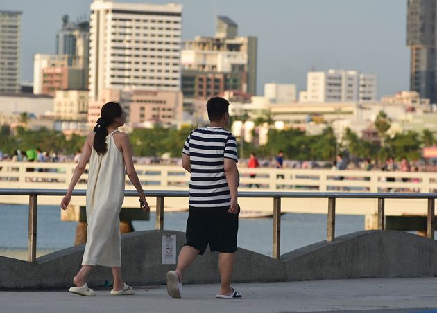 Many Tourists Walking Taking Pictures Bridge Pattaya Pierxacaptured July 8 2023 Pattaya Thailand